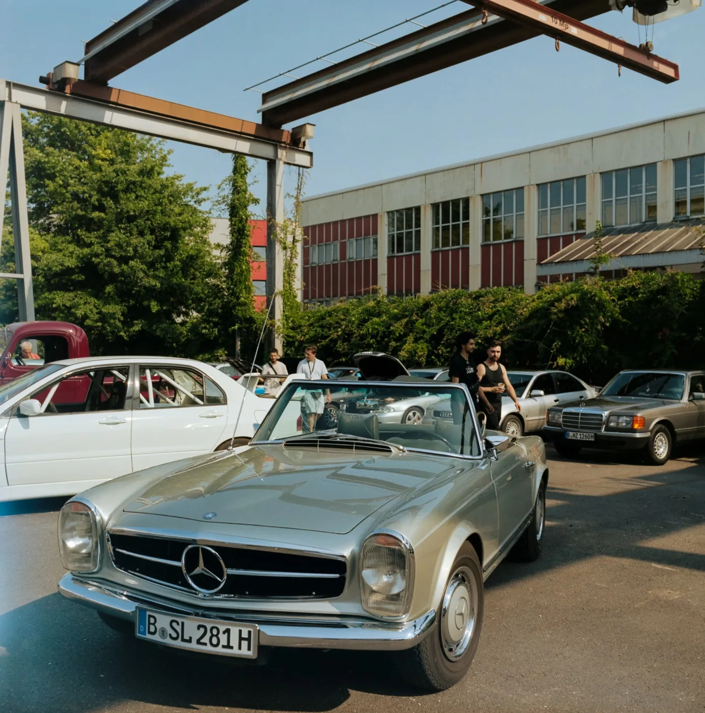 viceclub 3.0 — silver mercedes pagoda
